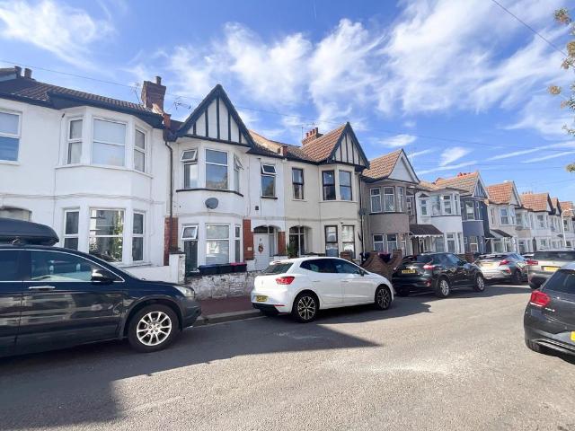 Westcliff on Sea SS0 3 bed terraced house to rent £1,600 pcm £369 pw