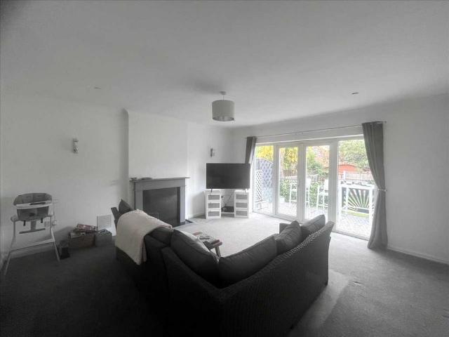 Westcliff on Sea SS0 3 bed detached bungalow to rent £2,200 pcm £508 pw
