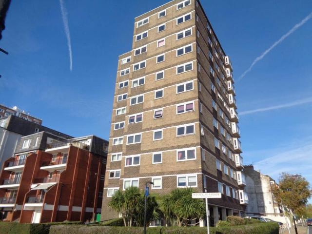 Westcliff Parade, Westcliff On Sea 2 bed flat to rent £2,200 pcm £508 pw