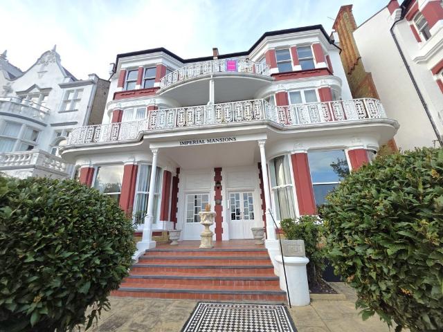Westcliff Parade, Westcliff On Sea SS0, 1 bed flat to rent, £1,300 pcm | PrimeLocation