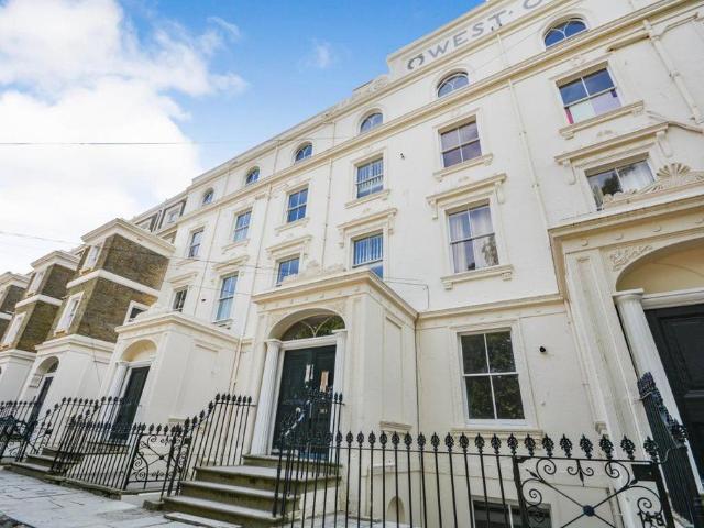 Westcliff Terrace Mansions, Pegwell. 3 bed flat to rent £1,200 pcm £277 pw