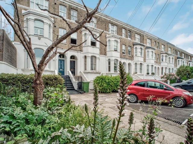 Westcroft Square, Hammersmith W6, 1 bed flat to rent, £2,200 pcm | PrimeLocation