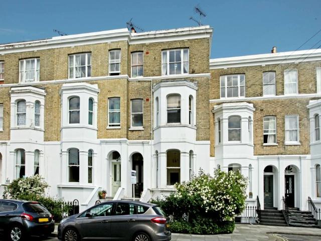 Westcroft Square London W6 1 bed flat to rent £1,800 pcm £415 pw