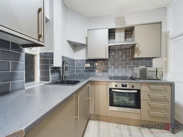 Westcroft Road, Bradford BD7, 2 bed terraced house to rent, £700 pcm | PrimeLocation
