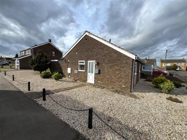 Westacre Drive, Norfolk NR6 2 bed bungalow to rent £1,200 pcm £277 pw
