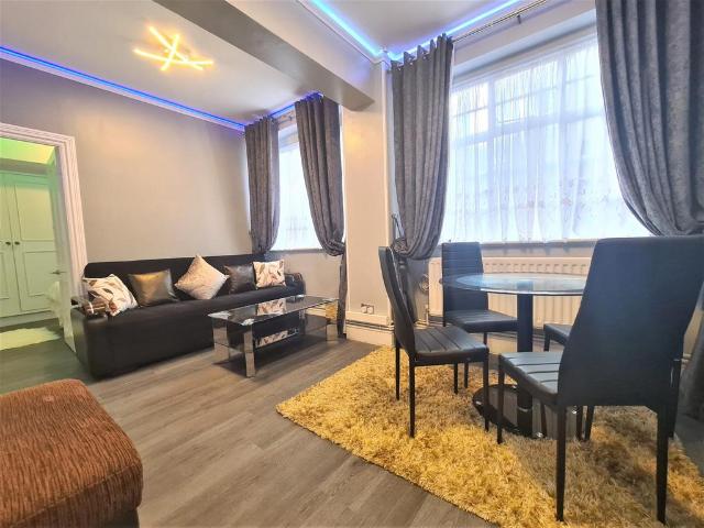 Westbourne Court, Orsett Terrace. 1 bed flat to rent £2,500 pcm £577 pw