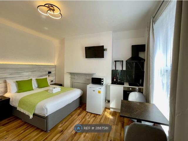 Westbourne, Dorset BH4, Studio to rent, £749 pcm | PrimeLocation