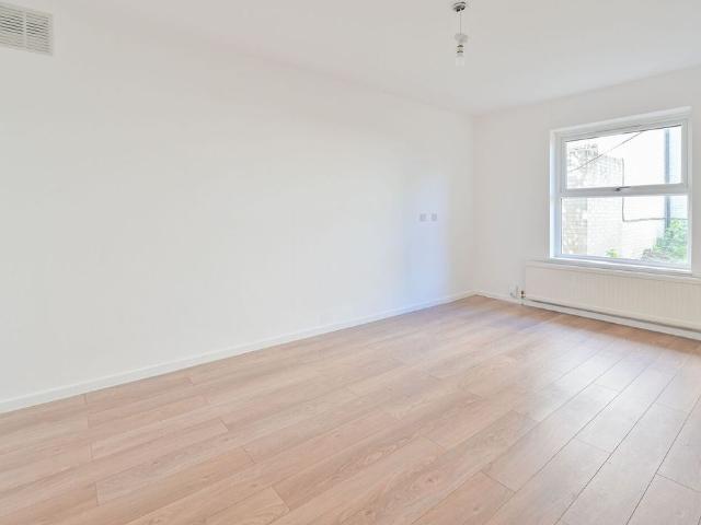 Westbourne Drive, Forest Hill, London SE23, 1 bed flat to rent, £1,650 pcm | PrimeLocation