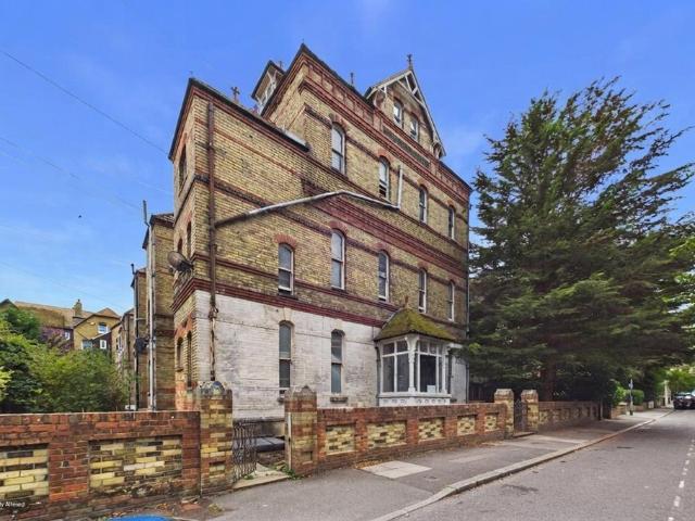 Westbourne Gardens, Folkestone, Kent. House share to rent £525 pcm £121 pw