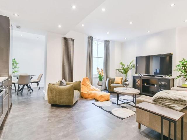 Westbourne Gardens, Notting Hill. 2 bed flat to rent £3,445 pcm £795 pw