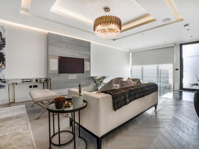 Westbourne Grove Mews, Westbourne Park W11, 1 bed maisonette to rent, £6,500 pcm | PrimeLocation