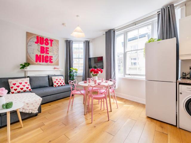 Westbourne Grove, London W2, 1 bed flat to rent, £3,500 pcm | PrimeLocation