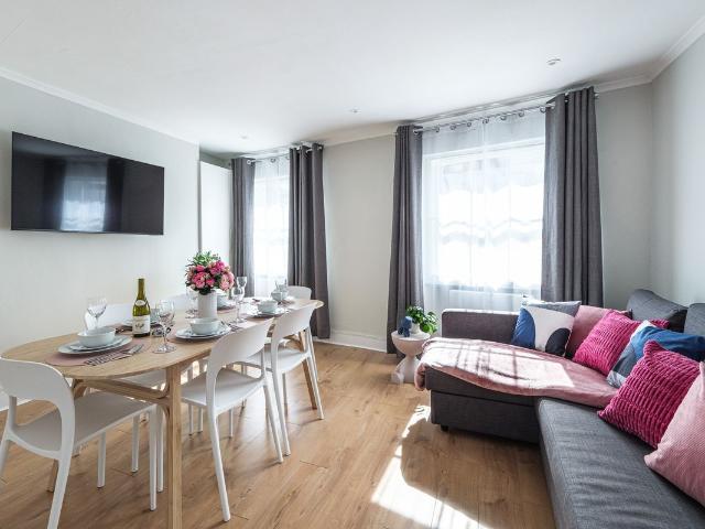 Westbourne Grove, London W2, 2 bed flat to rent, £4,500 pcm | PrimeLocation