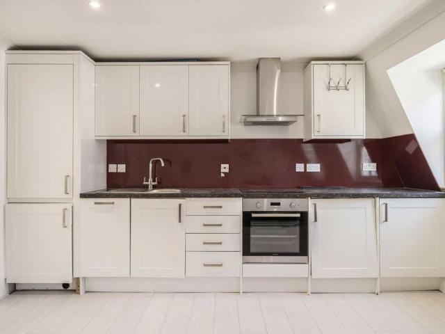 Westbourne Grove Terrace, London W2 1 bed flat to rent £2,150 pcm £496 pw
