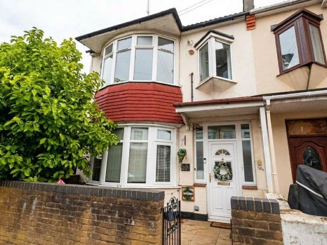 Westbourne Grove, Westcliff On Sea SS0, 1 bed flat to rent, £900 pcm | PrimeLocation