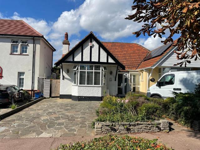 Westbourne Grove, Westcliff On Sea SS0, 2 bed semi detached house to rent, £1,975 pcm | PrimeLocation