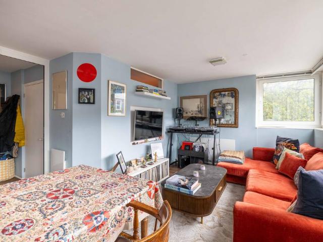 Westbourne Park Road, Bayswater. 1 bed flat to rent £2,700 pcm £623 pw