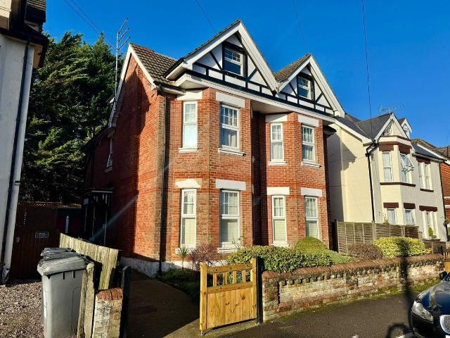 Westbourne Park Road, Bournemouth BH4, 2 bed flat to rent, £1,100 pcm | PrimeLocation