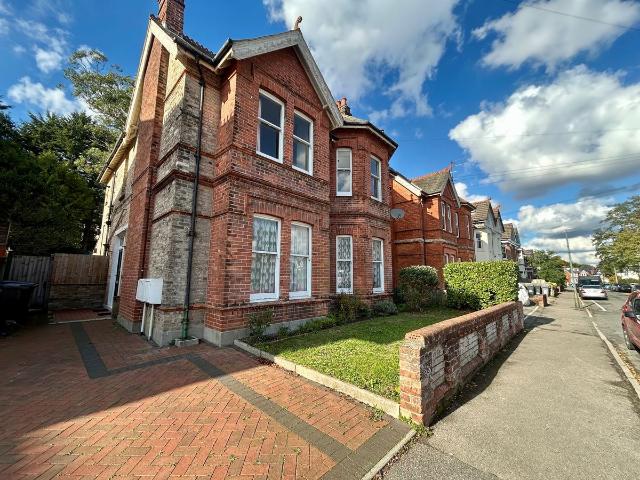 Westbourne Park Road, Bournemouth BH4, 2 bed flat to rent, £1,200 pcm | PrimeLocation