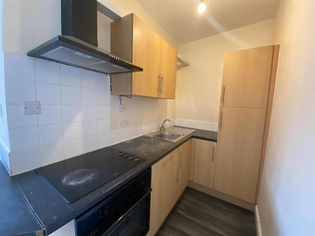 Westbourne Road, Huddersfield 1 bed flat to rent £575 pcm £133 pw