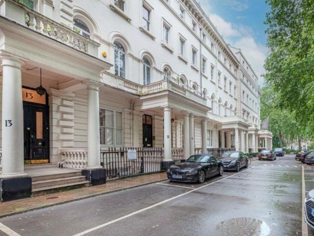 Westbourne Terrace, London, W2 Studio to rent £1,895 pcm £437 pw