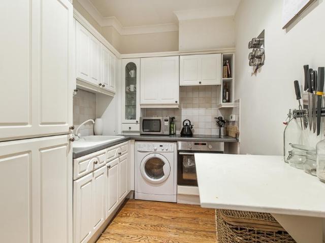 Westbourne Terrace, London W2 2 bed apartment to rent £3,683 pcm £850 pw