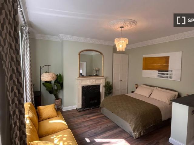 Westbourne Terrace, London, W2 6AB, United Kingdom | Studio apartment for rent #172917558 | Rentberry