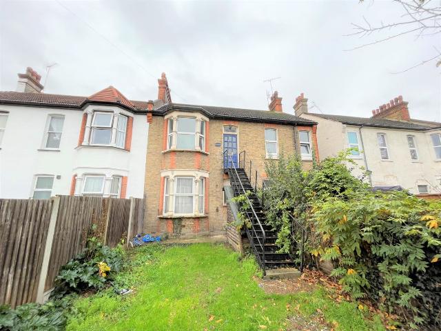 Westborough Road, Westcliff On Sea SS0, 2 bed flat to rent, £1,200 pcm | PrimeLocation