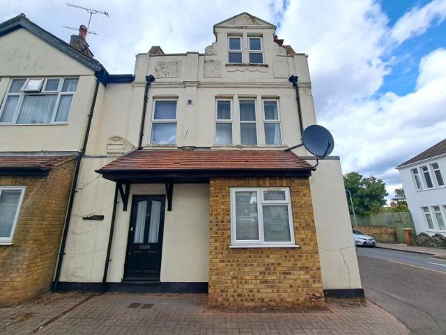 Westborough Road, Westcliff On Sea SS0, 2 bed flat to rent, £1,400 pcm | PrimeLocation