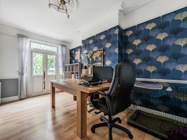 Westborough Road, Westcliff on Sea SS0 3 bed terraced house to rent £1,850 pcm £427 pw