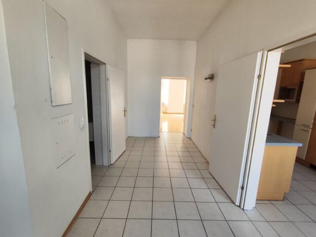 Westbahnstraße/Neubaugasse! Sonnige 3 Zimmer Altbauwohnung im 3. Stock!