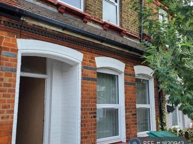 Westbeech Road, London, N22 3 bed terraced house to rent £2,850 pcm £658 pw