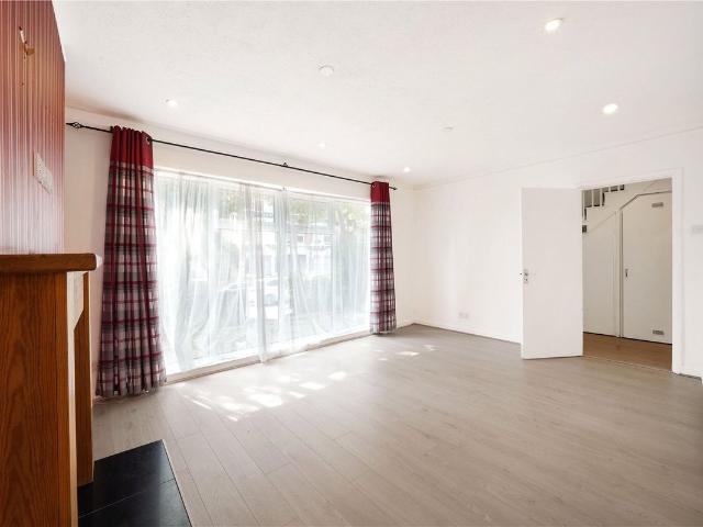 Westbere Road, Cricklewood NW2, 3 bed detached house to rent, £2,975 pcm | PrimeLocation