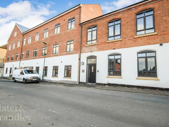 Westbridge House, Holland Street. 3 bed apartment to rent £995 pcm £230 pw