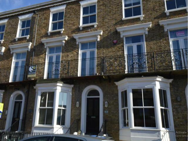 Westbrook Gardens, Margate, Kent, CT9 2 bed flat to rent £975 pcm £225 pw