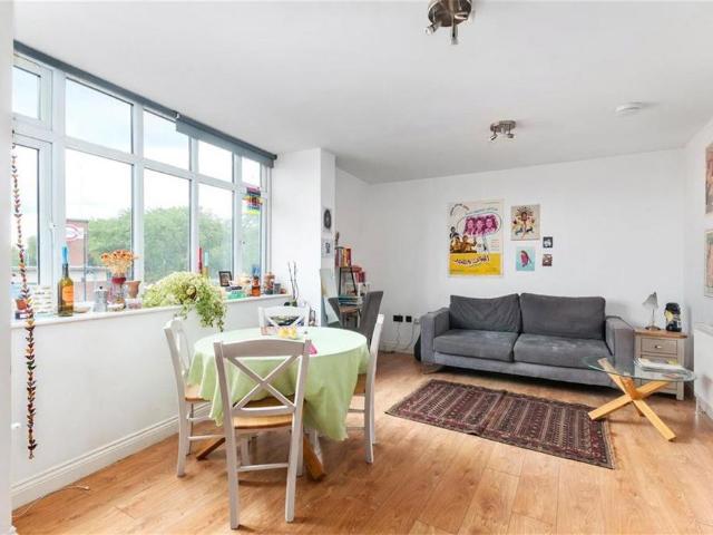 Westbury Avenue, London N22 2 bed flat to rent £1,900 pcm £438 pw