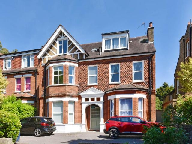 Westbury Road, Ealing Broadway Studio to rent £1,675 pcm £387 pw