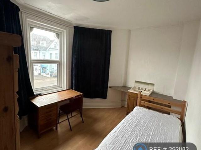Westby, Bournemouth, BH5 1 bed in a house share to rent £525 pcm £121 pw