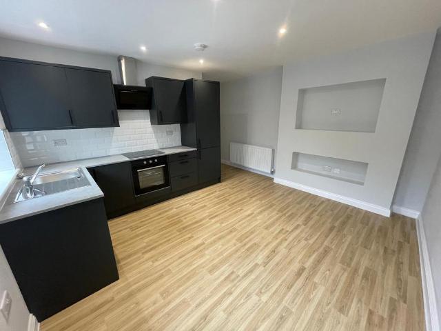 Westgate, Wakefield WF1 1 bed flat to rent £695 pcm £160 pw