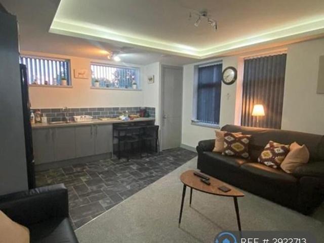 Westgate, Wakefield, WF1 2 bed flat to rent £825 pcm £190 pw