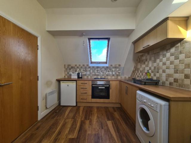 Westgate Apartments, Huddersfield. 1 bed triplex to rent £650 pcm £150 pw
