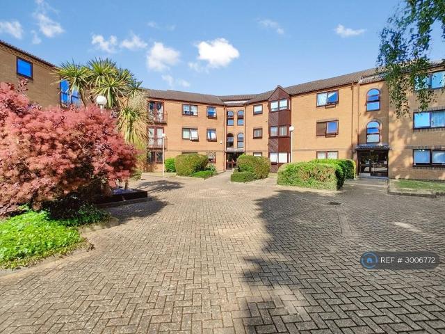 Westgate Court, Waltham Cross, EN8 1 bed flat to rent £1,450 pcm £335 pw