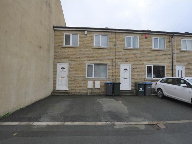 Westgate, Eccleshill, Bradford BD2, 2 bed town house to rent, £795 pcm | PrimeLocation