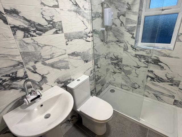 Westgate End, Wakefield WF2, 2 bed flat to rent, £795 pcm | PrimeLocation