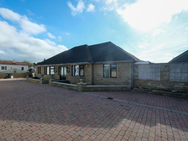 Westgate, Morecambe LA3, 5 bed detached bungalow to rent, £1,750 pcm | PrimeLocation