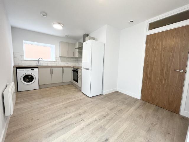 Westgate, Peterborough PE1 1 bed apartment to rent £795 pcm £183 pw