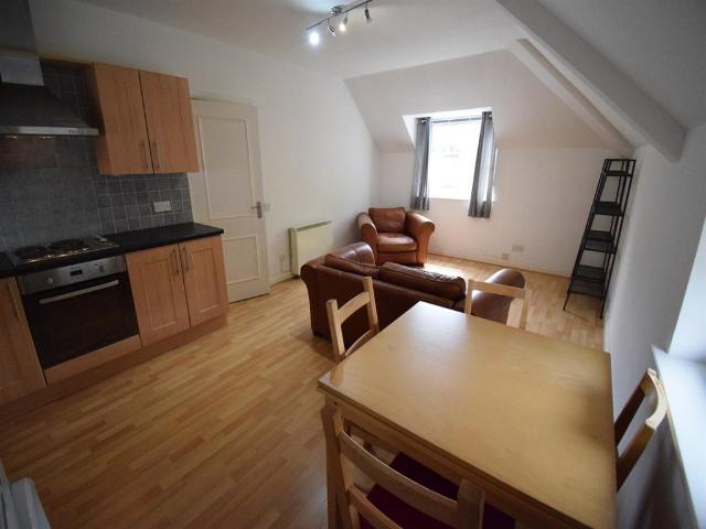 Westgrove Court, Cardiff 1 bed house to rent £900 pcm £208 pw