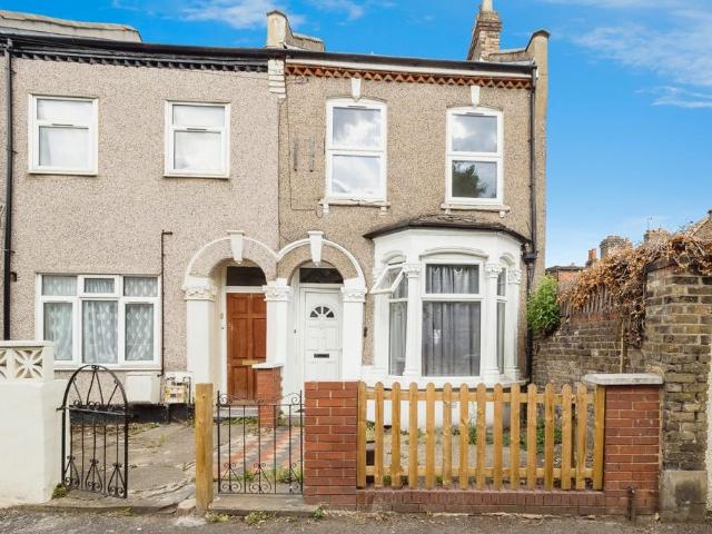 Westdown Road, London, E15 1 bed flat to rent £1,400 pcm £323 pw