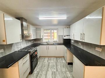 Westdown Road, London, E15 4 bed terraced house to rent £2,700 pcm £623 pw