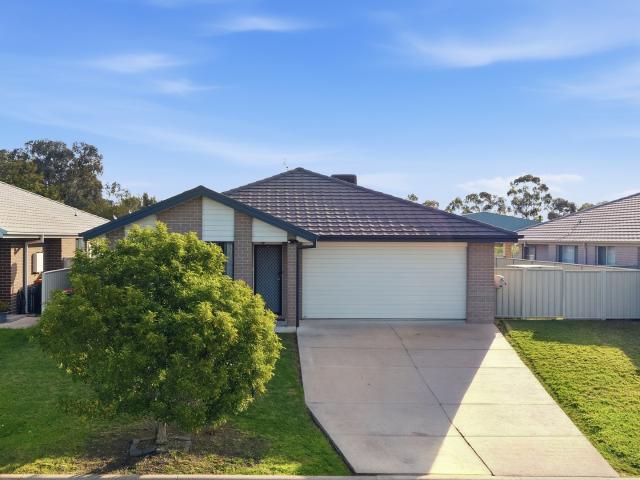 WESTDALE Modern 4 Bedroom Home